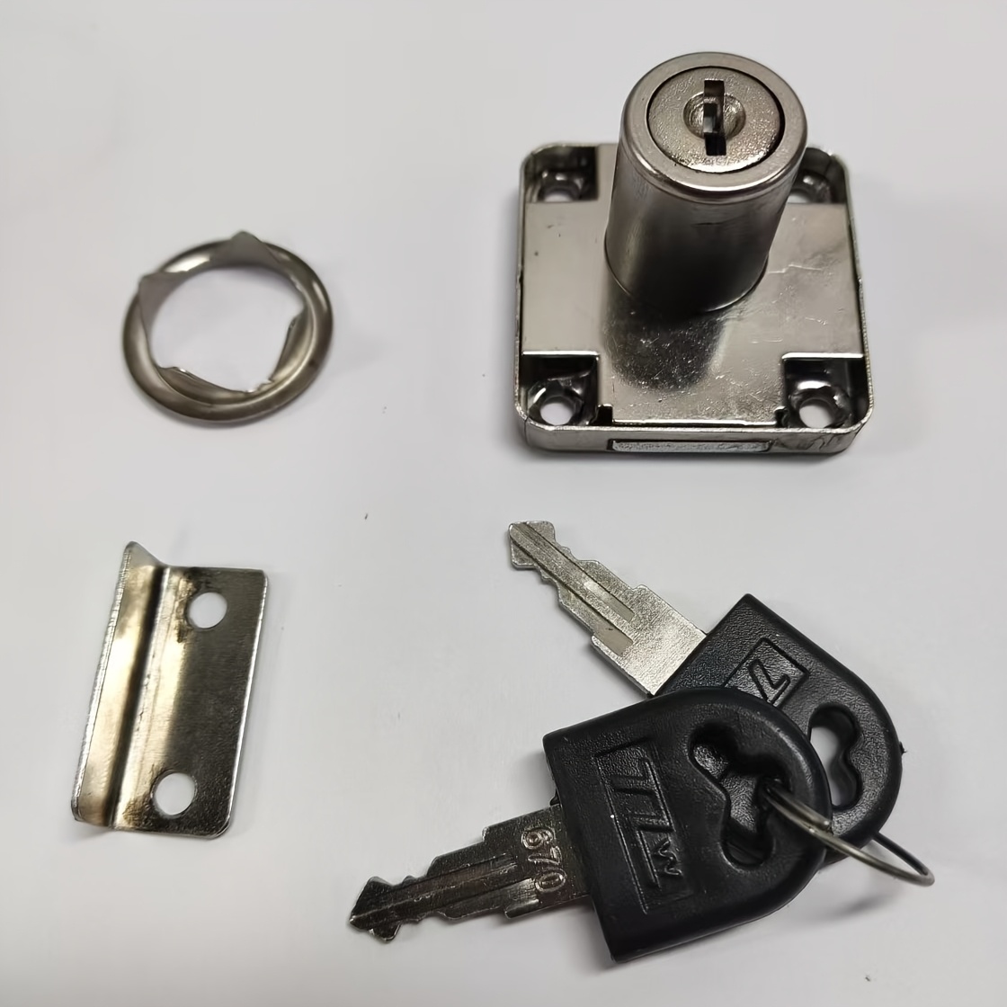 Image of 1pc Vintage-style Polished Metal Cabinet Lock With Key - For Office Desks, Wardrobes & Bookshelves, , Lock For Cabinet