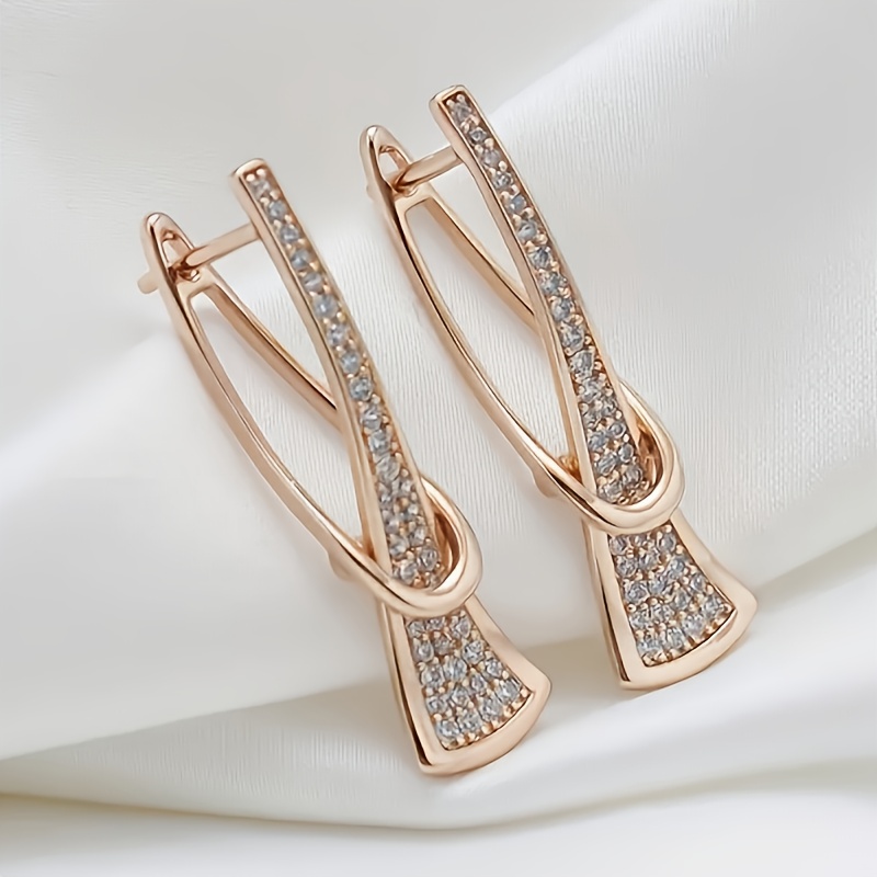 E-shop Ein Set stylischer Damenohrringe mit synthetischem Zirkonia in geometrischem Design, für elegante Anlässe und lässige Partys