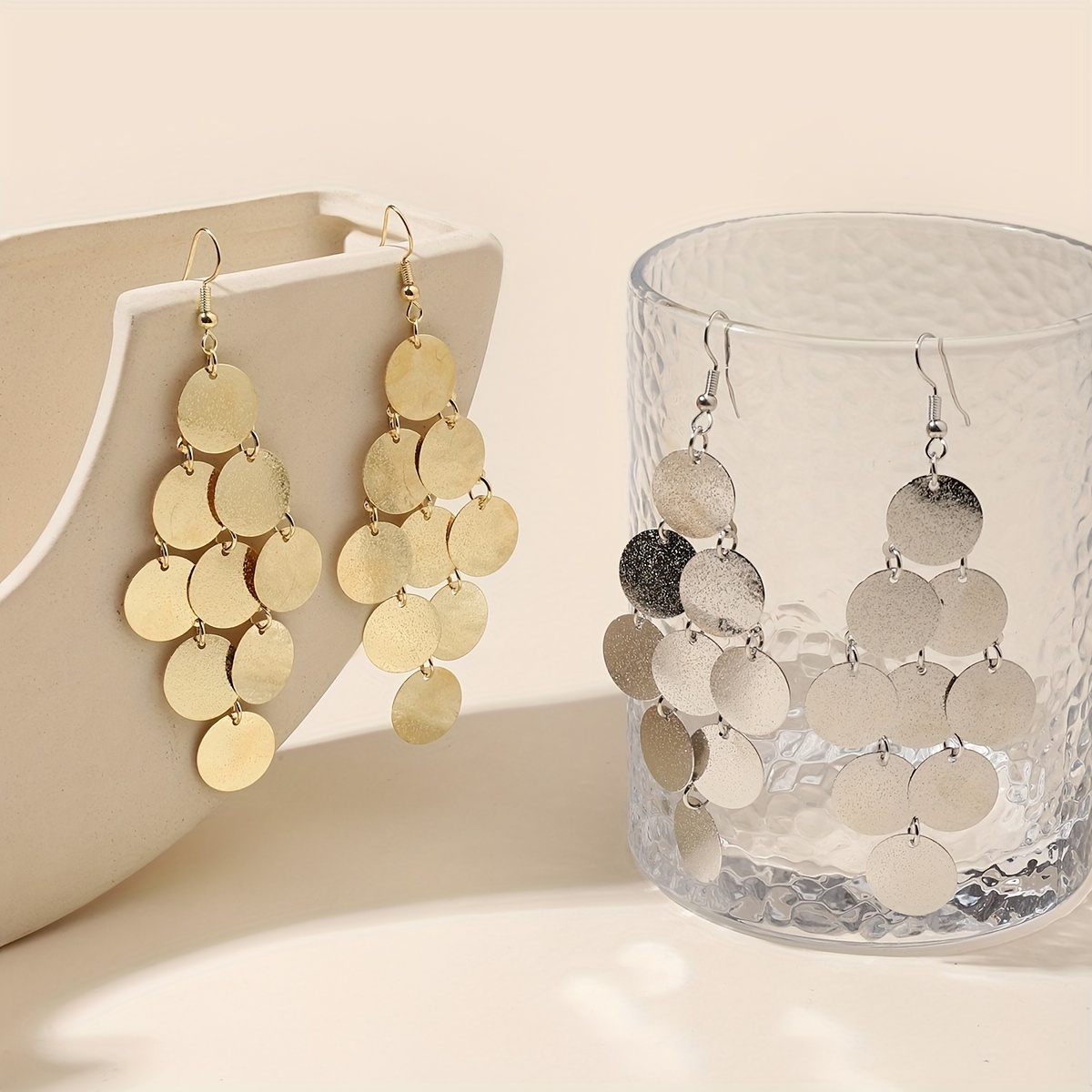 

A Pair Of Round And Teardrop-shaped High-end Metallic Sequin Fashion Earrings For Trendsetters