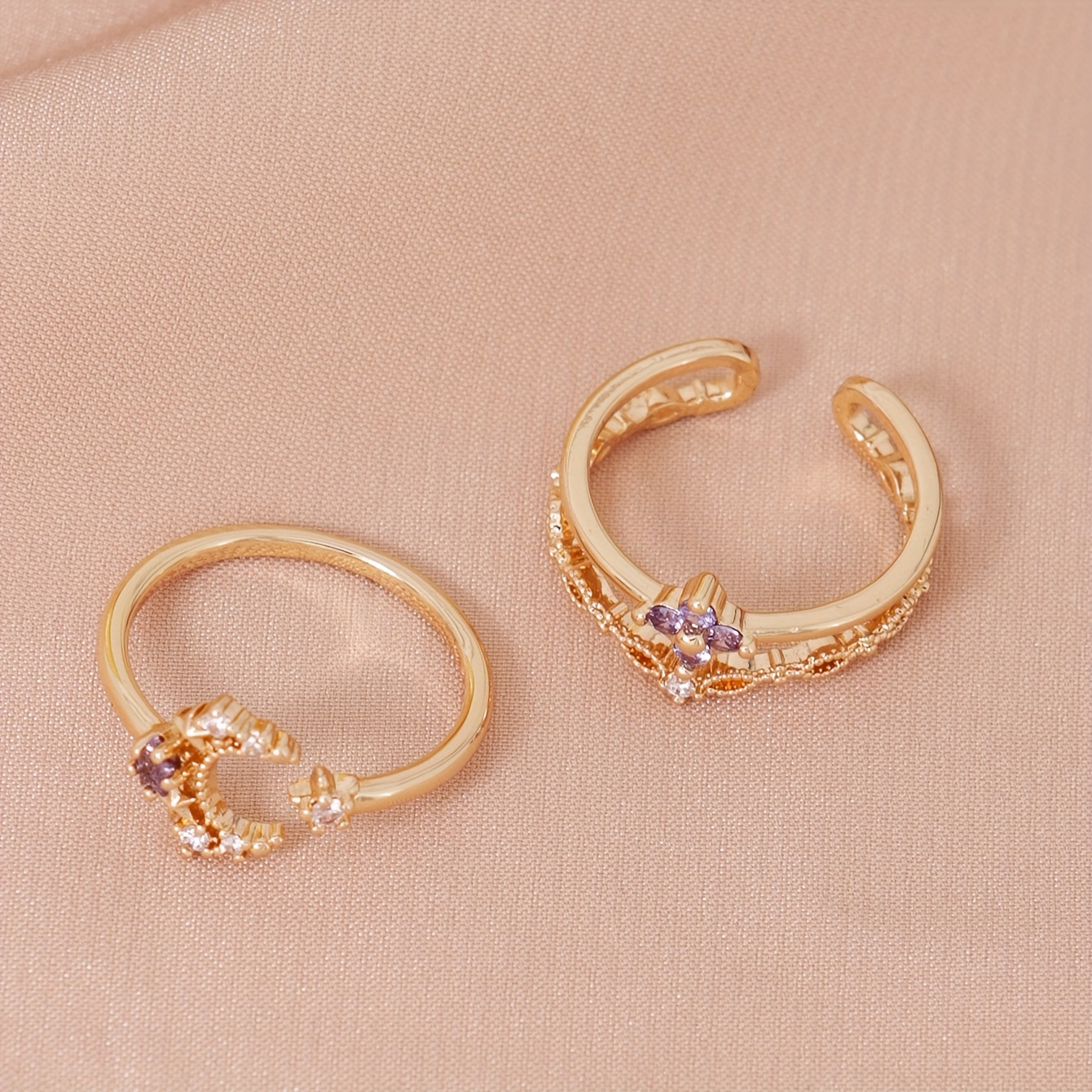 E-shop 2er-Set Damenmode-Ringe, Trendiger Ring-Set mit Sternen- und Blumenmuster, eingelegte synthetische Zirkonia, Musikfestival-Party-Schmuck