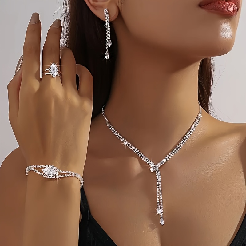 TEMU 1 Ensemble de Bijoux Élégants, Comprenant 1 Paire de Boucles d'Oreilles et 1 Collier, Plaqué Argent, Incrusté de Cristal, de Goutte de Mode,