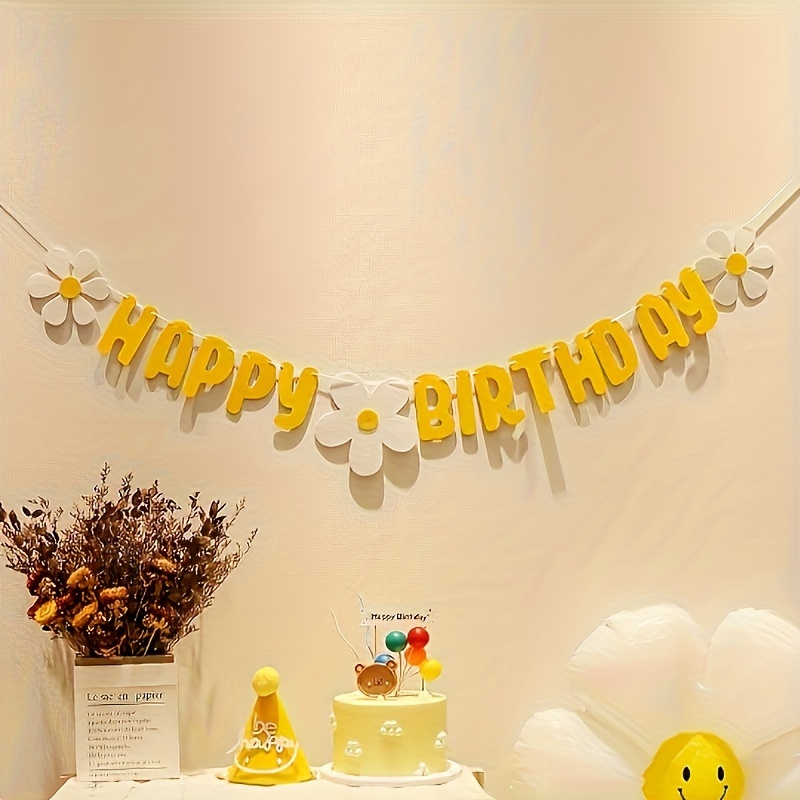 

Bannière d'anniversaire en feutre jaune vif avec des accents de marguerite - Décoration de mur charmante pour les célébrations d'anniversaire, accessoire photo pour fête, décoration de salle festive