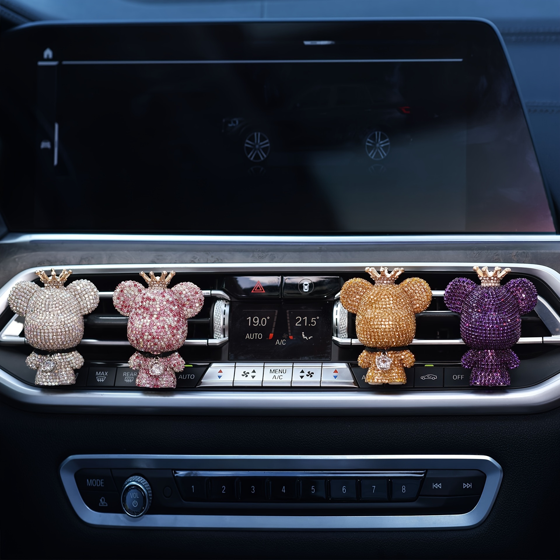 

Charming Crown Bear Car Air Freshener Clip - Silicone, Stable & Easy-to-install Aromatherapy Vent Decor