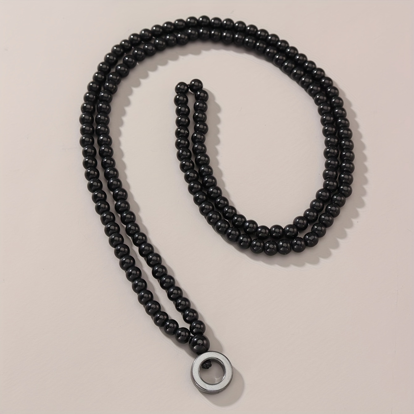 E-shop Schwarze Natürliche Steinperlen-Halskette für Männer - Vintage-Stil Lange Kette mit Ovalem Anhänger, Minimalistisches Design,