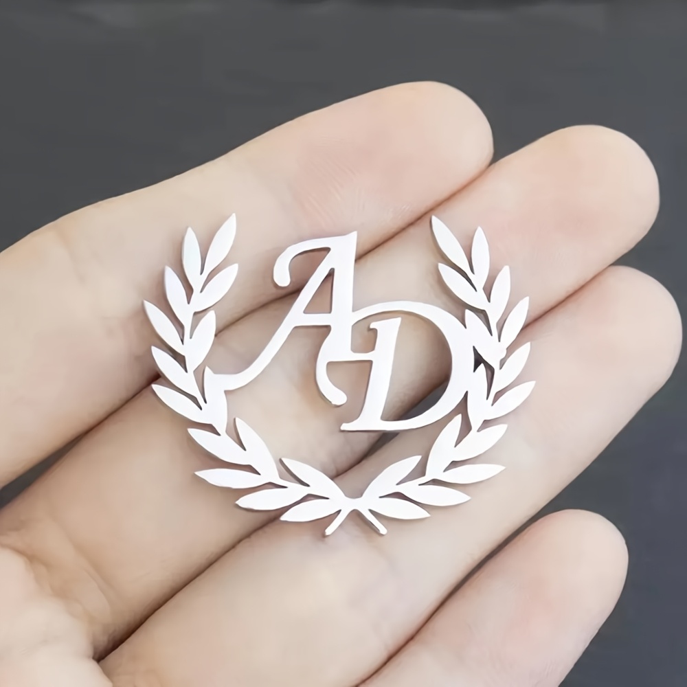 E-shop Personalisierter Initialen-Buchstaben-Pin - Individueller Name & Buchstabe/Zahl//Satz - Edelstahl Elegant Anstecknadel für Hochzeiten,