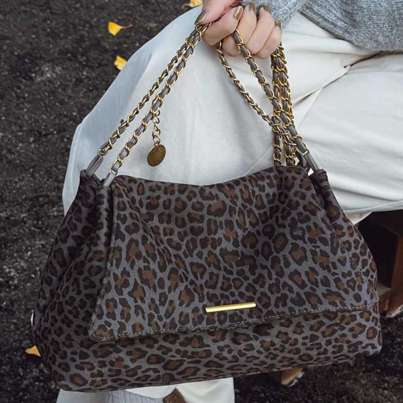 New Women's Fashion Trend Leopard Print Crossbody Bag with Delicate Strap and Elegant Golden Zipper. A Stylish Accessory for Commuting to Work, Shopping, Travel, Picnics, Camping, or Couple Dates. Ideal as a Gift for Loved Ones, Friends, or as a Coin