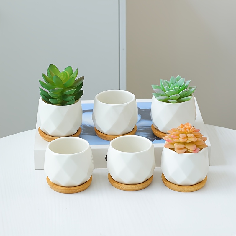 6 piezas de macetas cerámicas   con platos de bambú - diseño geométrico moderno   de  , mini macetas para suculentas y cactus, hierbas, flores blancas pequeñas con agujeros de drenaje para hogar u  , regalos ideales,  , decoración interior o exterior