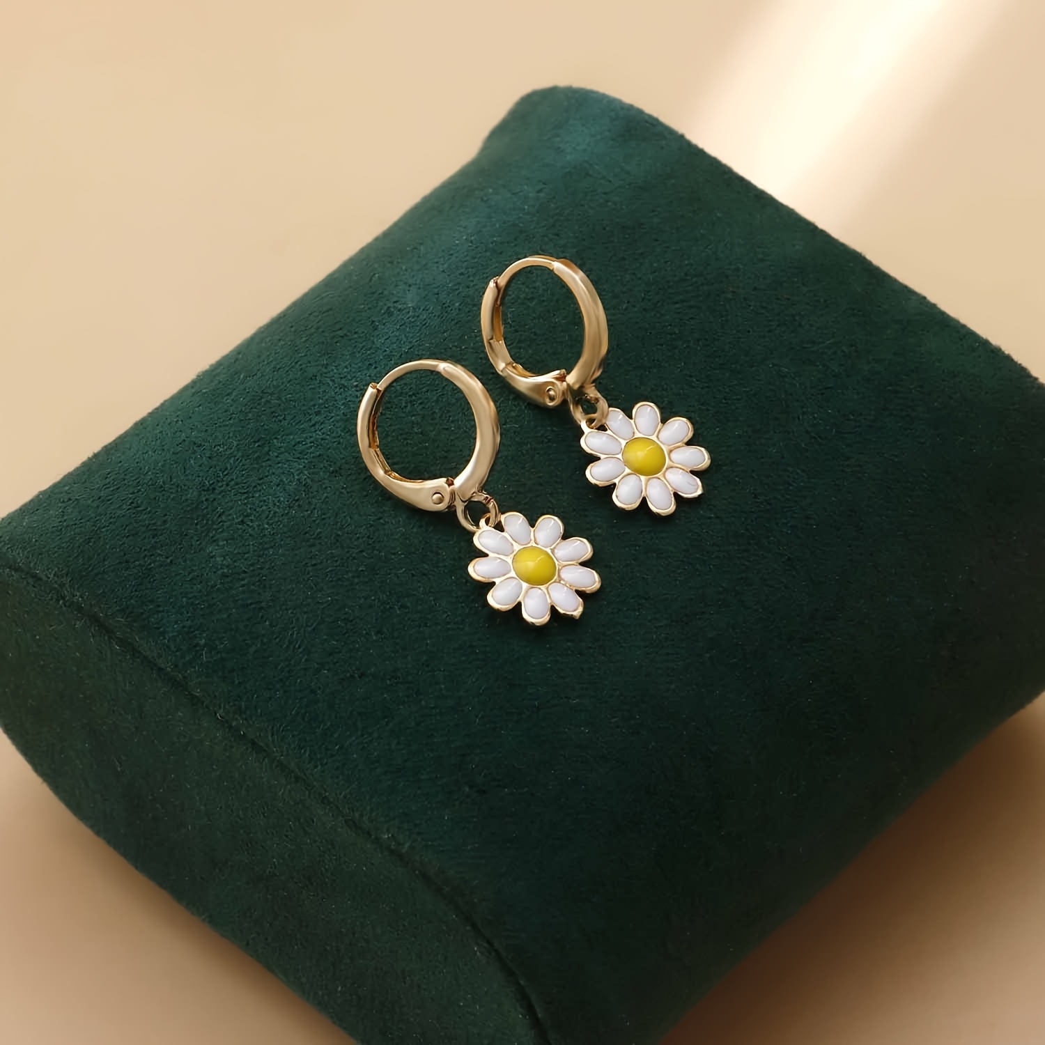 Daisy Flower Pendant Earrings Small Daisy Hoops Huggie Earrings Flower Daisy Earrings Golden Simple Earrings And Girls' Jewelry, For Teenager