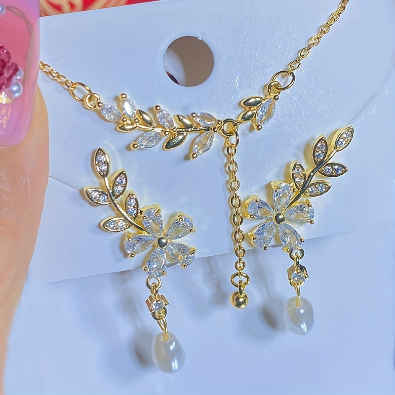 Maple Leaf Pendant Necklace & Earring Set