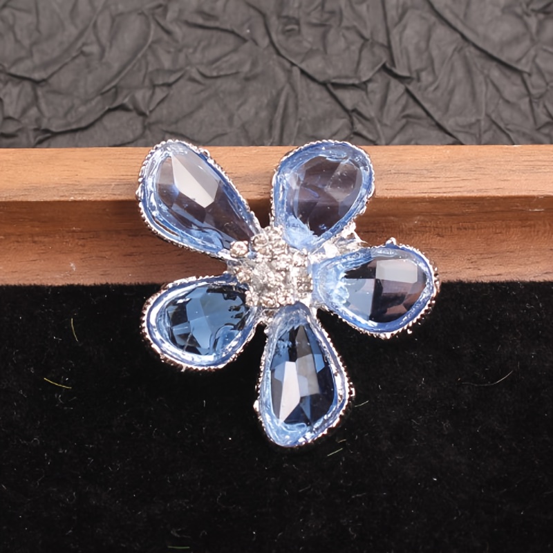E-shop Modische Elegante Damen Herren Exquisite Blumen Kristall Brosche Abzeichen Party Anstecknadel Schmuck