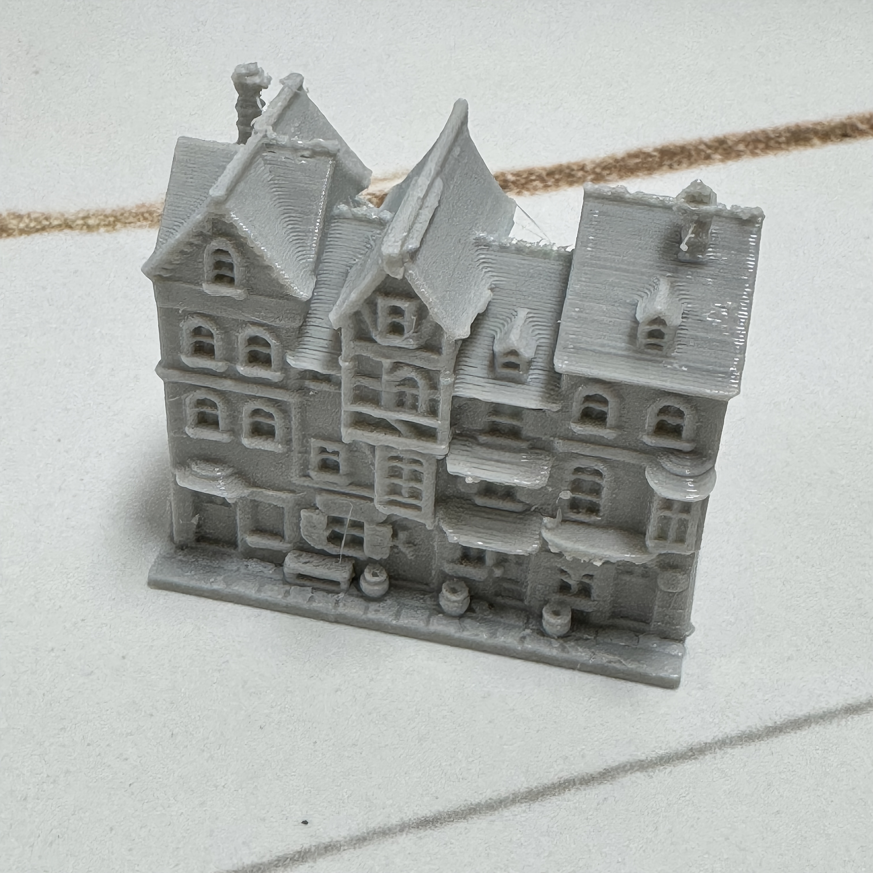 TEMU 1 pièce de maquette de scène de rue miniature à l'échelle 1:N, rangée de maisons médiévales, avec une de maison à plusieurs niveaux et des