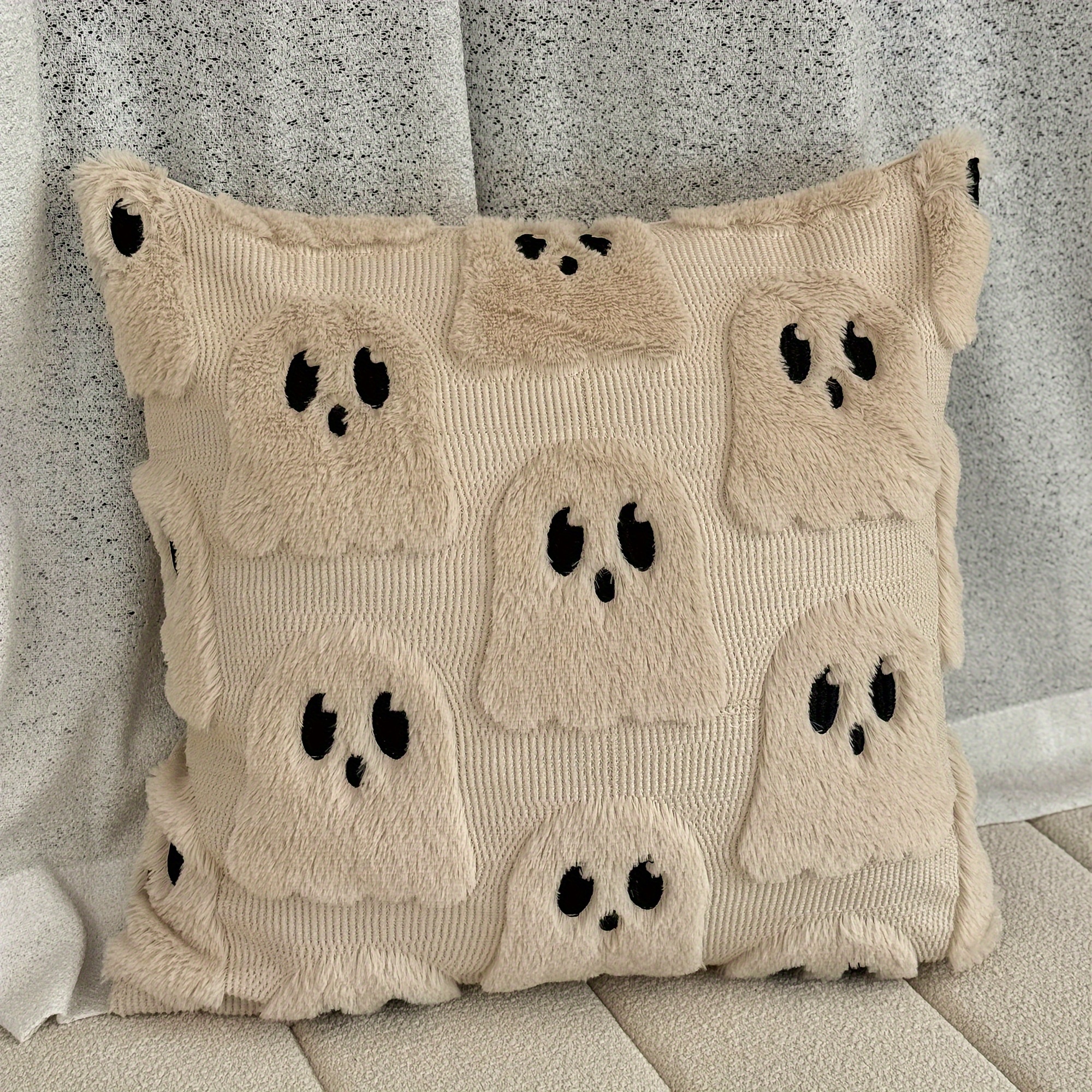 O husă de pernă decorativă 3D Jacquard cu un singur spirit drăguț de Halloween, cu broderie matlasată. Este un cadou festiv și decorațiune de petrecere (doar husa de pernă, fără inserție inclusă).