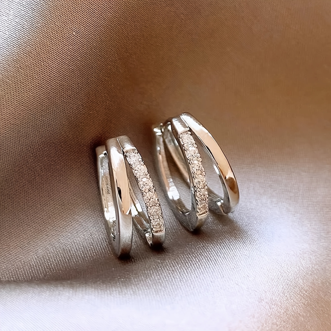 Image of 1 Pair Of Elegant, Exquisite, And Delicately Small Silvery Hoop Earrings With Cubic Synthetic Zirconia Inlay, Made Of Copper, Casual And Simple, Versatile For Women' Wear And Parties