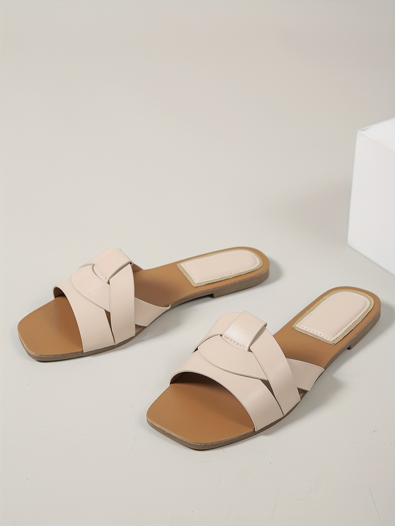 2025 Summer New Arrival Women's Shoes Casual Outdoor Lightweight Sandals Fashionable Open-Toe Slip-Ons Minimalist Resort Beach Slippers Comfortable Flat Slide Sandals Ladies' & Girls' Footwear Golden nude white black