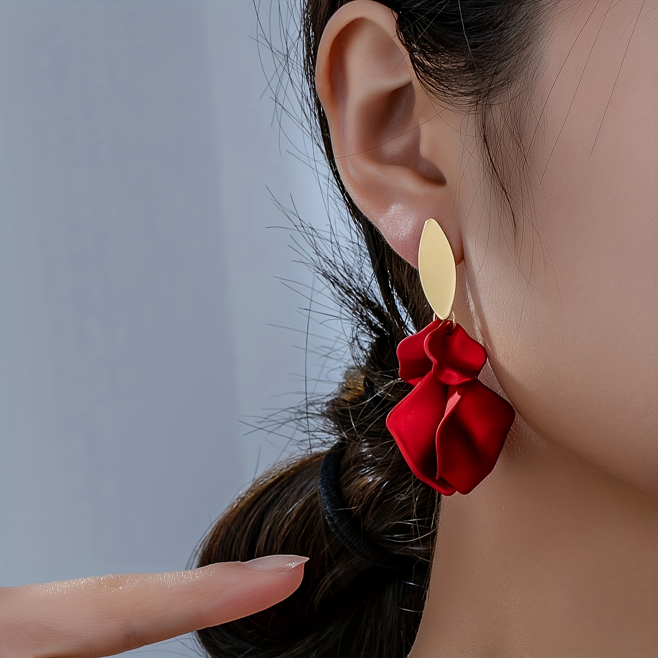 E-shop 2er-Set Elegante und sexy Festival-Rotblüten Damenohrringe, festliche rote Ohrringe, geeignet für Partys, Feiertage, Weihnachten, Neujahr,
