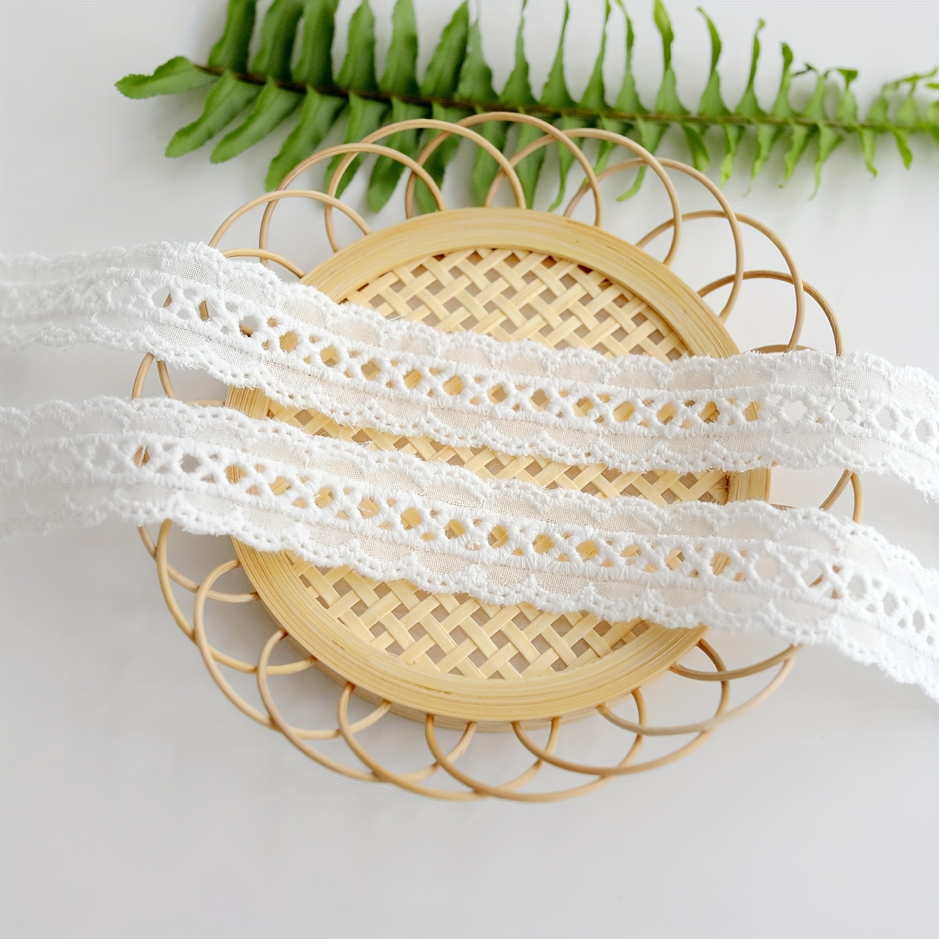 E-shop Eine Tüte Spitze, 5 Yards lang und 2 cm breit, zur Verzierung von Kleidungsstücken. Spitzenbesatz, Häkelband und Jacquard.