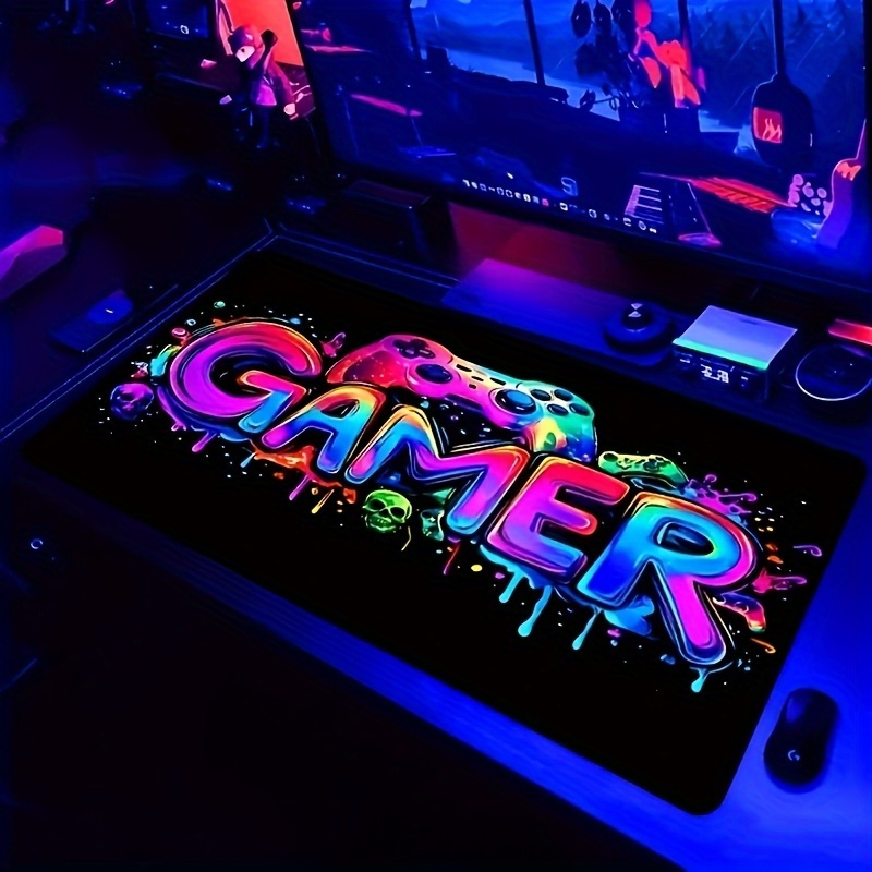 TEMU Un grand tapis de souris gaming avec une base en caoutchouc réactif aux UV, fabriqué en polyester lavable, conçu pour le avec une impression