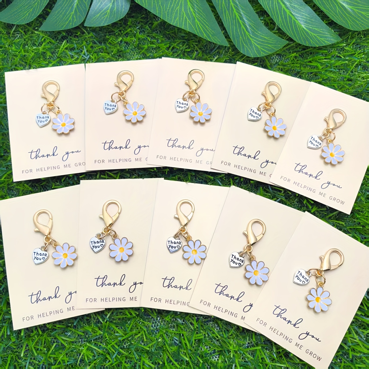 E-shop 10er-Set elegante und Schlüsselanhänger mit Herz- und Blumenmotiven, mit inspirierenden Karten – mit schicken Gänseblümchen, , Tulpen- und