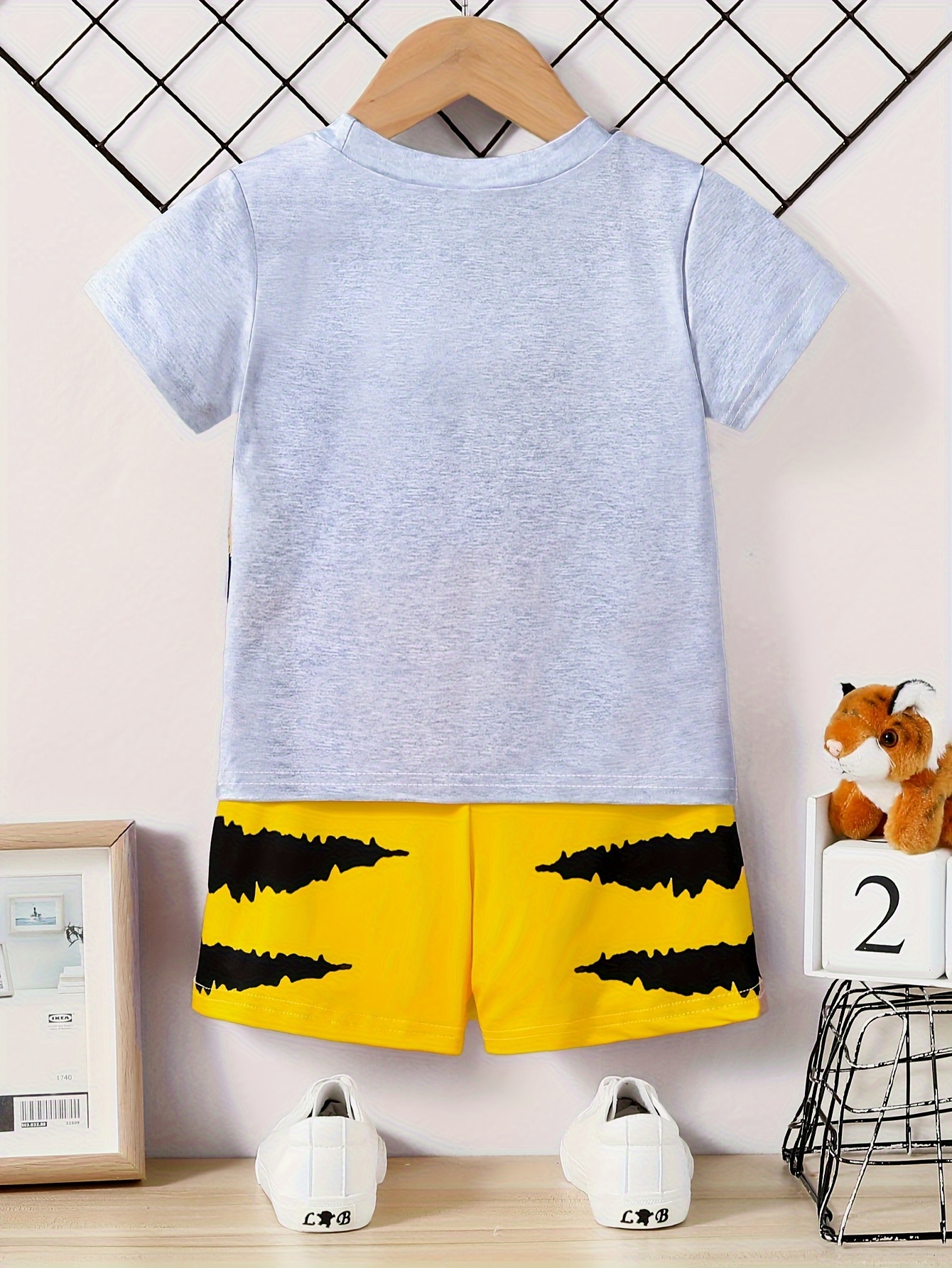 Conjunto bebe camiseta gato amarillo y short verde estampado Vera