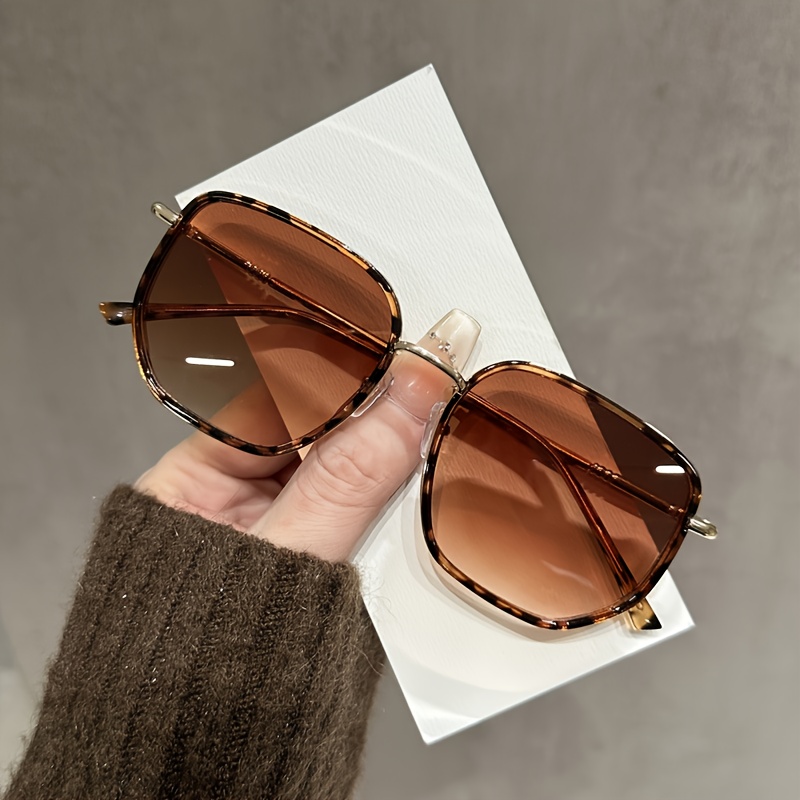 1 Pair of Women's Classic Square Frame Leopard Print Black Fashion Glasses, Bohemian Style, Trendy Retro Design for Daily Wear and Outfit Matching