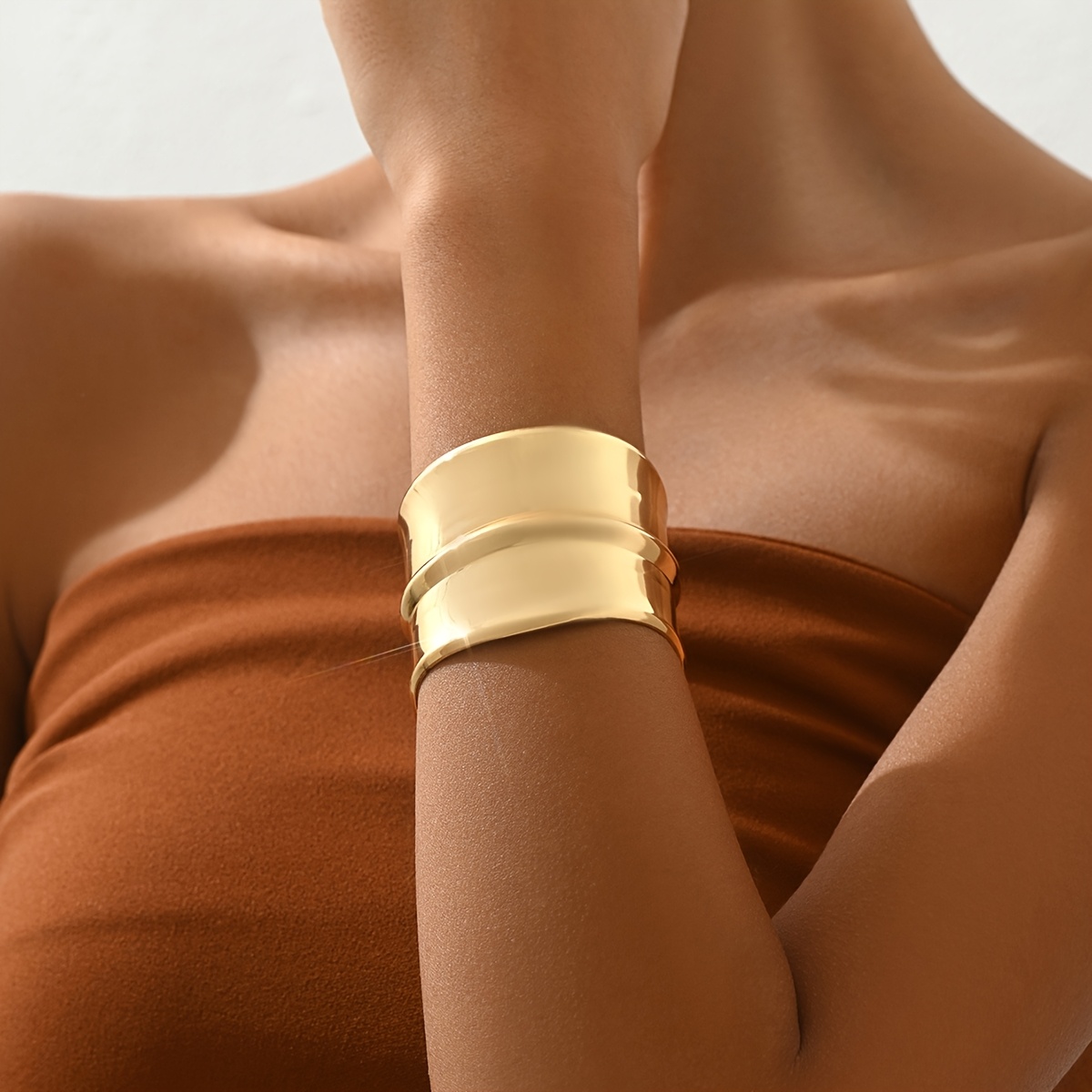 TEMU A Unique And Stylish Exaggerated Retro Golden Bracelet Suitable For Everyday Women