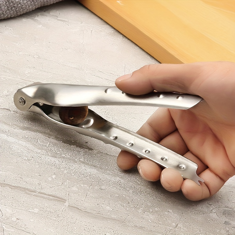 PAPABA Heavy-Duty Nut Cracker – 6.7 Inch Zinc Alloy Opener For Walnuts, Almonds, Hazelnuts (Anti-Slip Handle)
