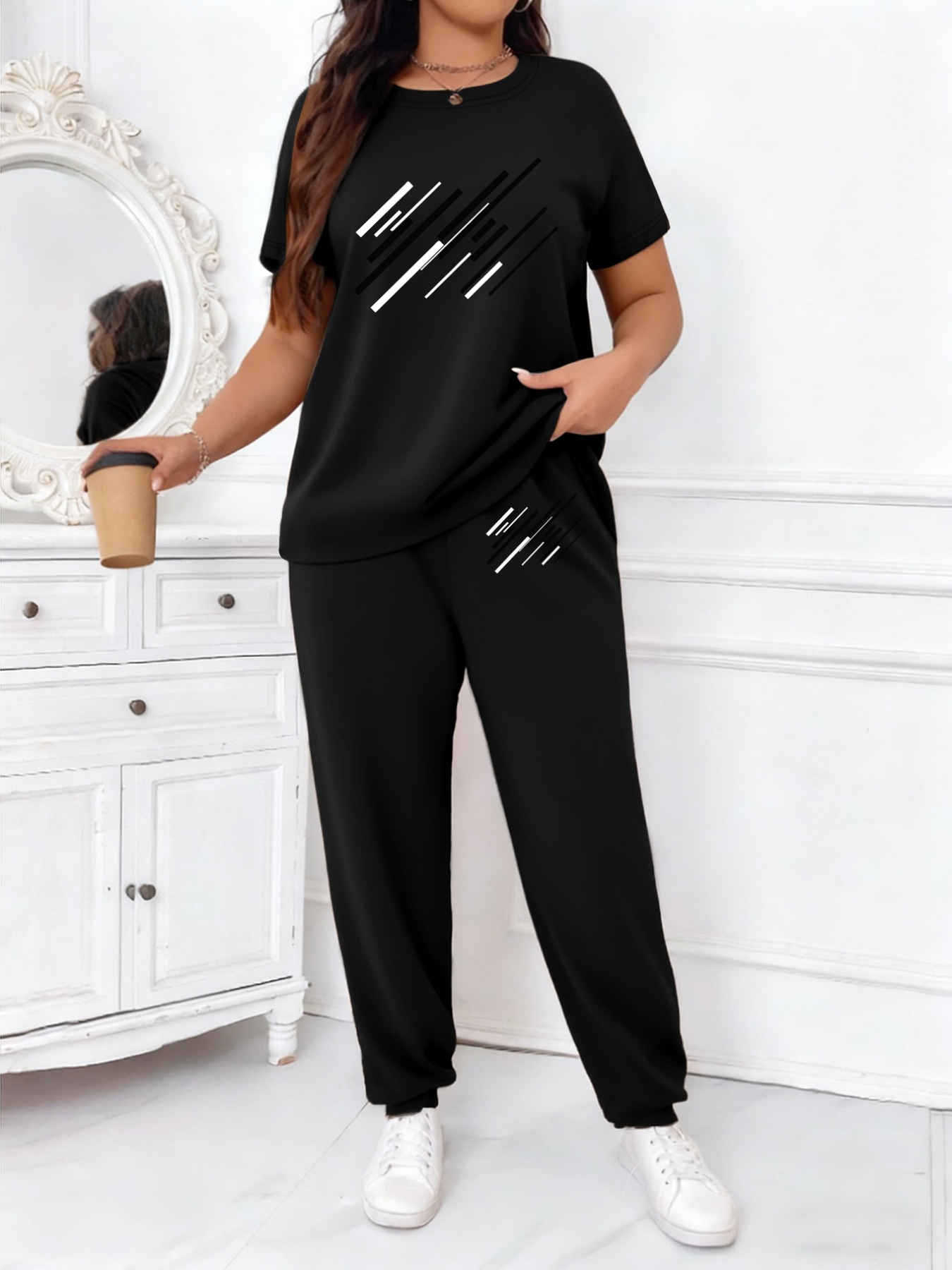 Ensemble de détente 2 pièces Y pour femme grande taille - T-shirt doux à élasticité moyenne et jogging avec cordons de serrage et poches, imprimé graphique, style décontracté - Idéal pour le printemps et l'été Ensemble de détente 2 pièces Y pour femme grande taille - T-shirt doux à élasticité moyenne et jogging avec cordons de serrage et poches, imprimé graphique, style décontracté - Idéal pour le printemps et l
