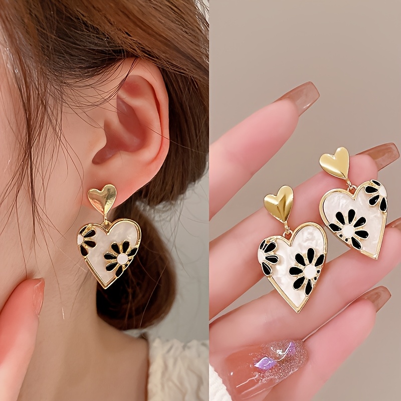 Women's Festive Double-Layer Heart Daisy Dropping Earrings, Golden