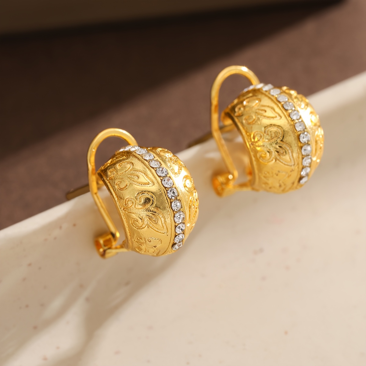 Vintage Egg-Shaped Synthetic Zirconia Ear Cuffs