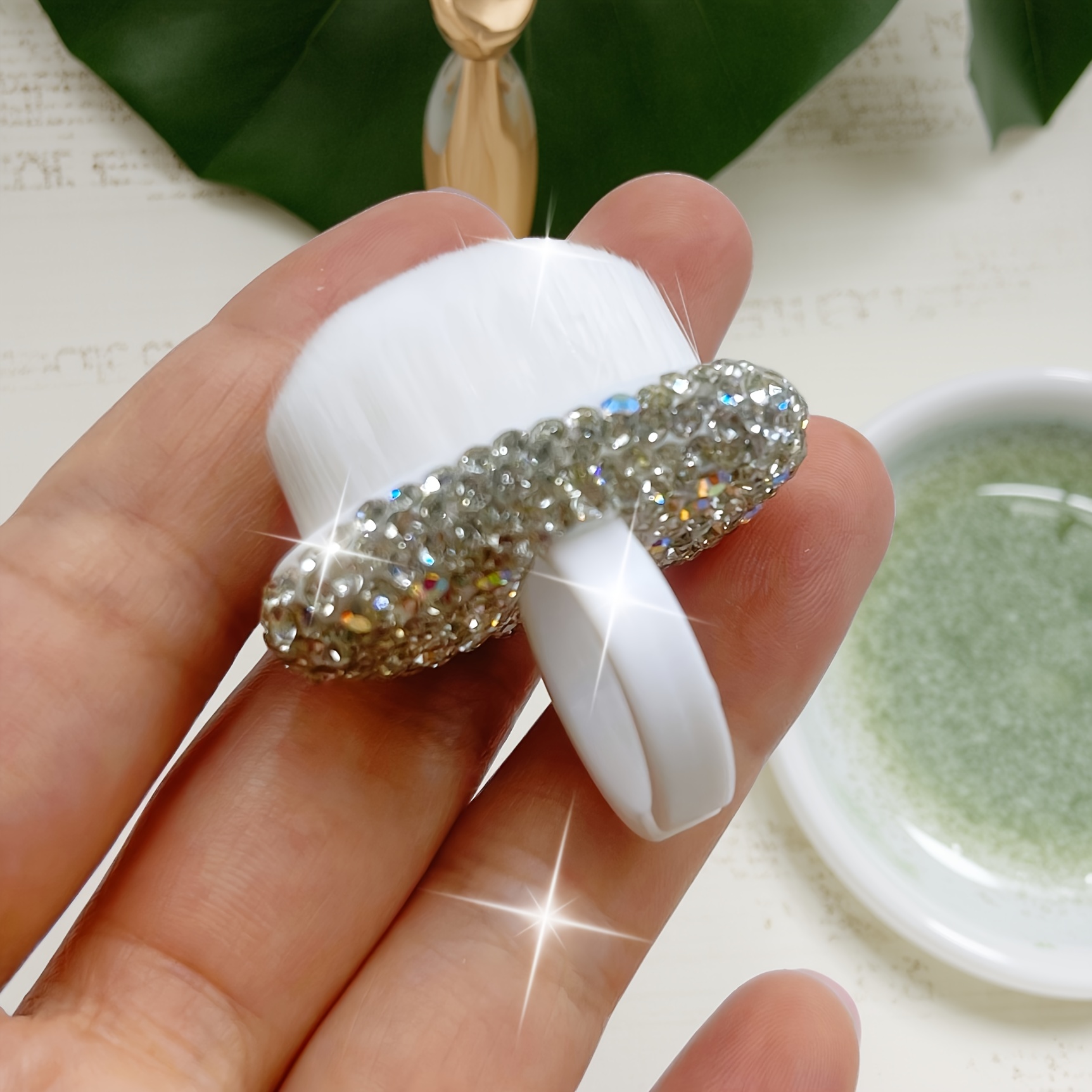 TEMU Strumento per unghie a forma di anello, spazzola a corto con setole morbide e strass, per pulire le unghie e generare