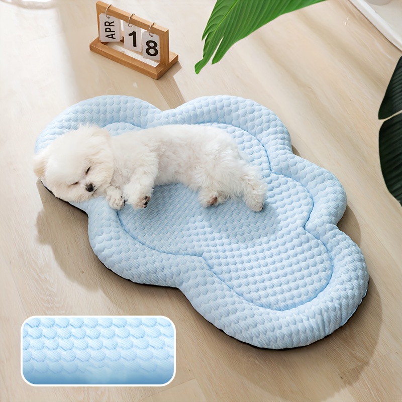 

Cloud-shaped Pet Cooling Mat, Breathable & Moisture-resistant, Anti-slip Comfort Sleeping Pad For Dogs And Cats