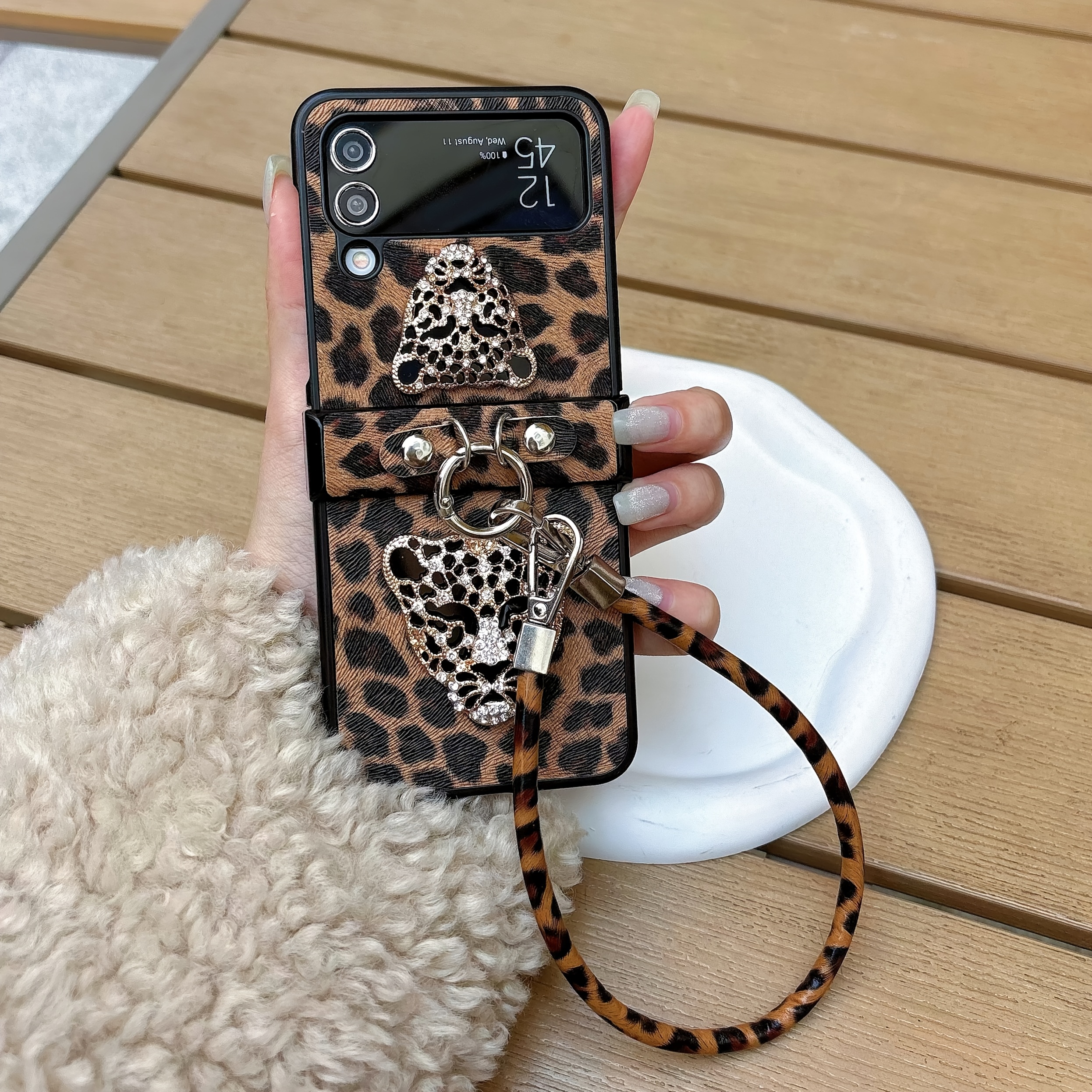 TEMU Étui de téléphone : Étui de téléphone pliable haut de gamme et tendance pour femme avec tête de léopard en dimensions et bracelet, compatible