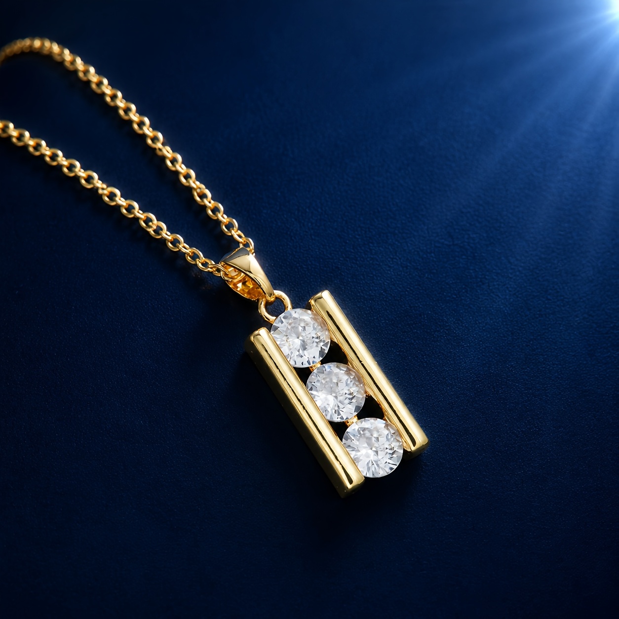 TEMU Un collier pendentif géométrique et de luxe pour femmes, avec un design incrusté de - Idéal pour un , les banquets et les réunions, ou cadeau.