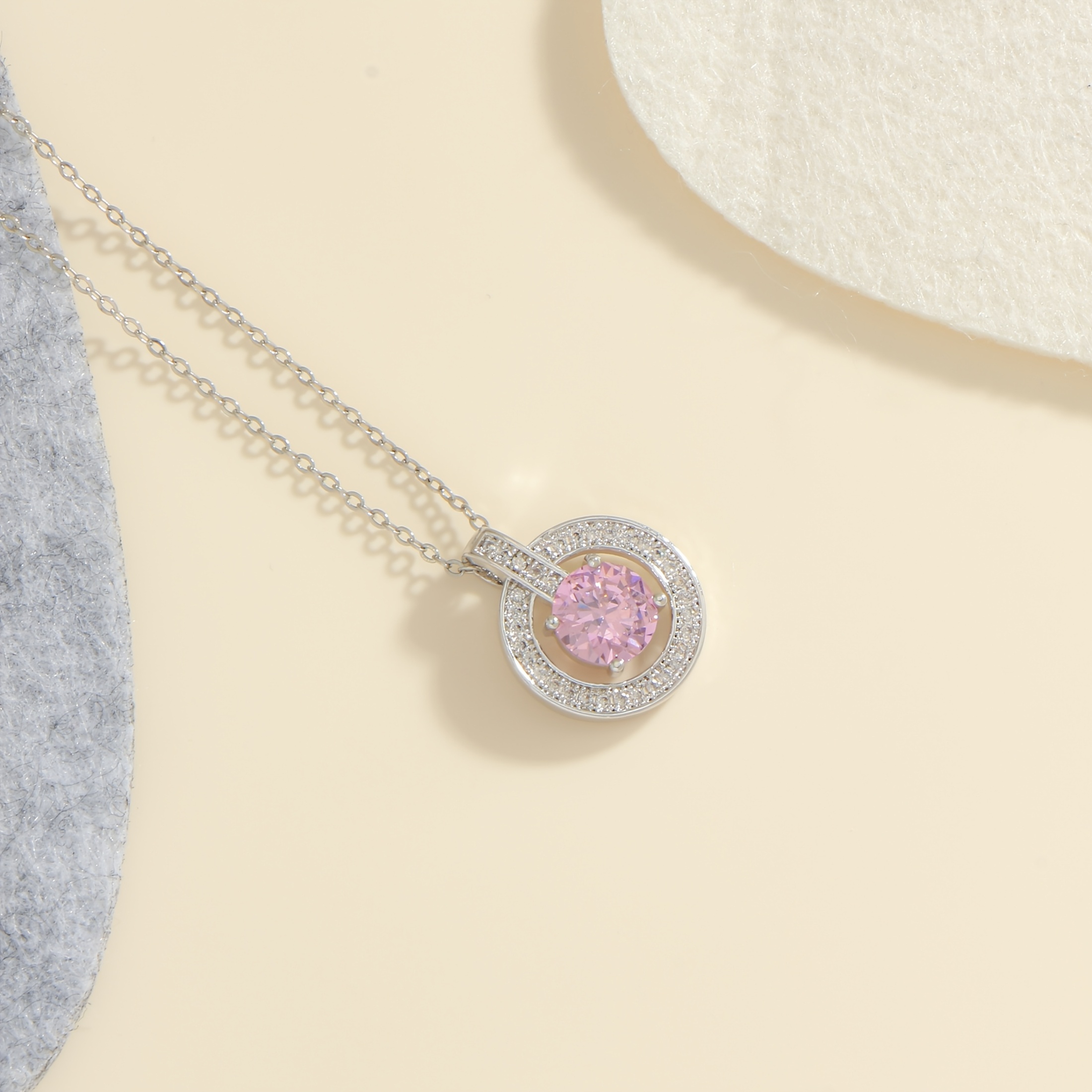 TEMU Collier tendance pour femme, 1 pièce, pendentif en synthétique rose, style élégant et luxueux, acier inoxydable hypoallergénique, convient pour