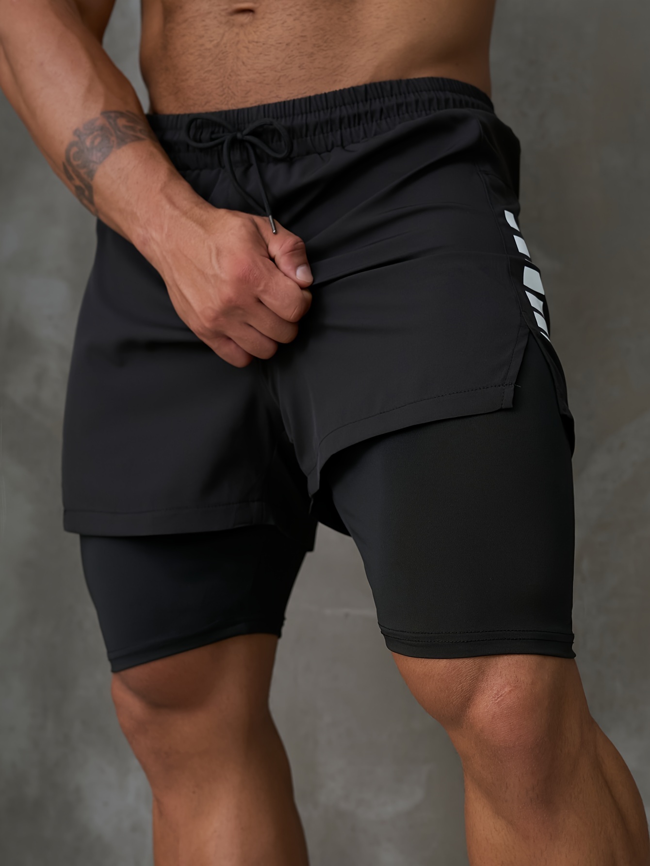 Men's 2-in-1 Running Shorts with Inner Pocket - Knee-Length, Double Layer for Gym & Training, Breathable Polyester, Machine Washable