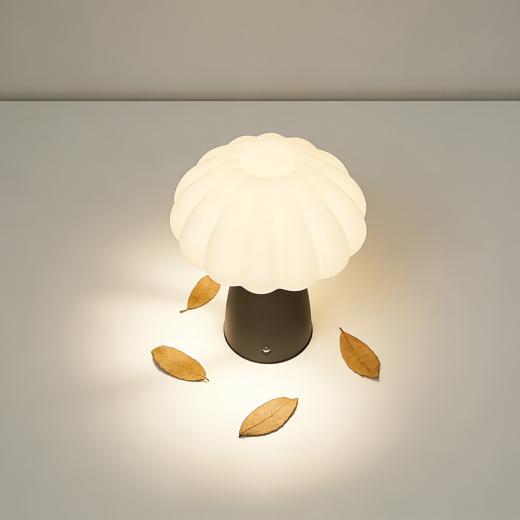 Cute Mushroom Bedside Lamp, Touch Control, Three-Color Dimming, USB Rechargeable Night Light, 1800mAh Large Battery, Suitable for Bedroom, Living Room, and Hallway Decoration