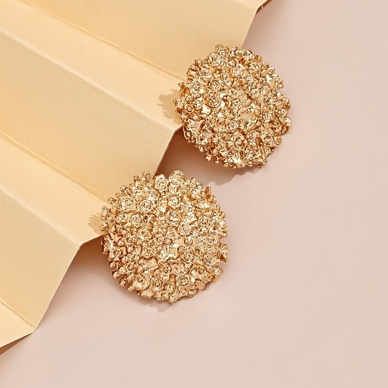 A Round Irregular Geometric Stylish Stud Earring, Suitable For Women To Wear At Holiday Parties