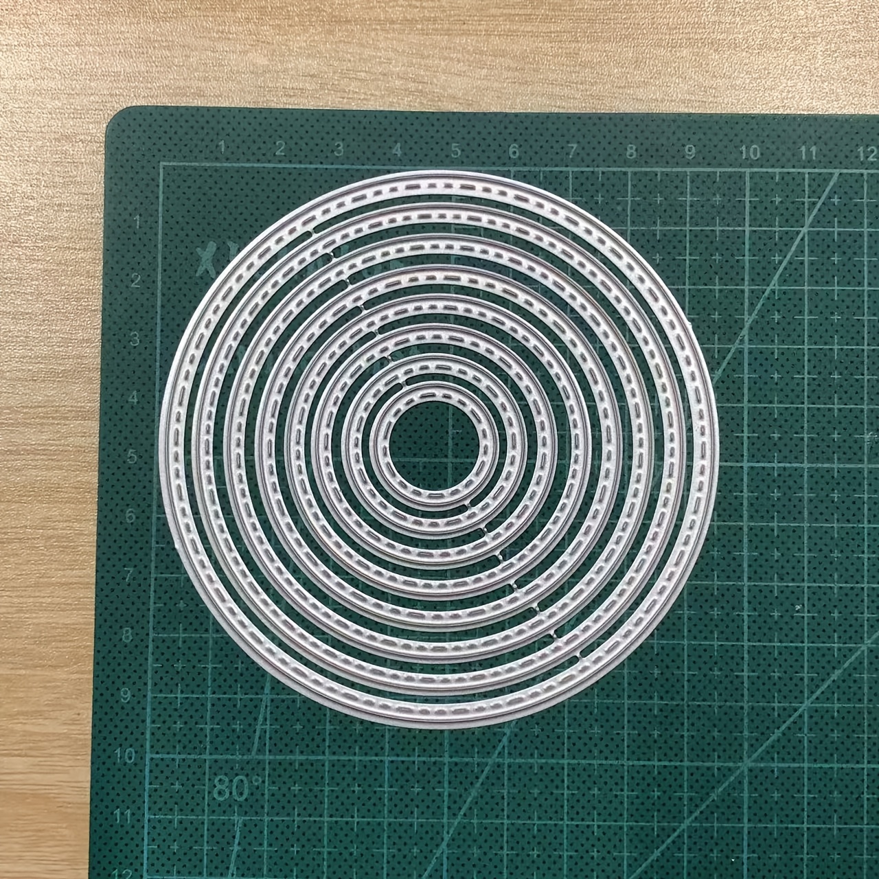 TEMU Matrice de découpe métallique à cercles emboîtables à fines multicouches, bordure de cadre photo découpée circulaire à bord échelonné, cadre de