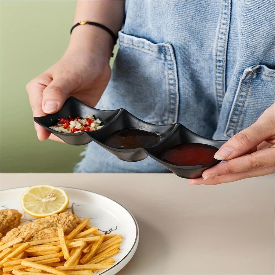 

1pc, 3-compartment Sauce Dish, Black Melamine Condiment Tray, Three-grid Snack Plate For Ketchup, Dips, Seasonings, Restaurant, Small Serving Dish