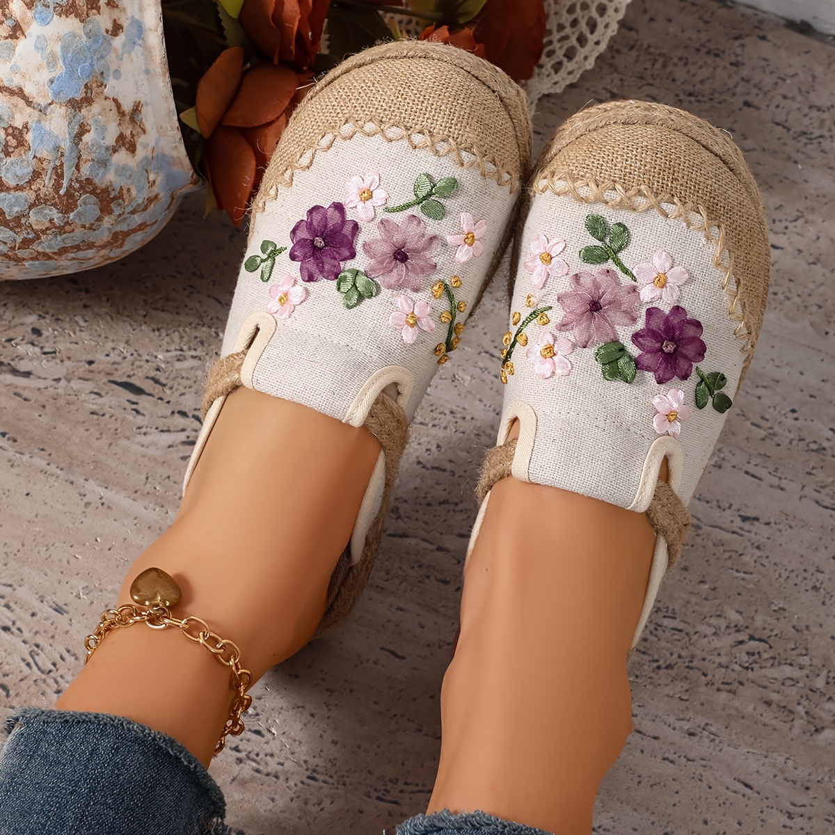 TEMU Ladies' Slip-on Embroidered Loafers Feature A Stylish And Elegant Three-dimensional On , Offering Suitable For Home Office, Everyday Wear,