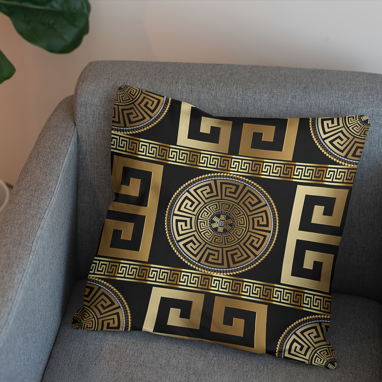 

Chic Metallic & Black Patterned Cushion Case, 18x18 Inches - Soft Velvet, Zip Closure, Machine Washable, Ideal For Living Room & Sleeping Area Embellishment
