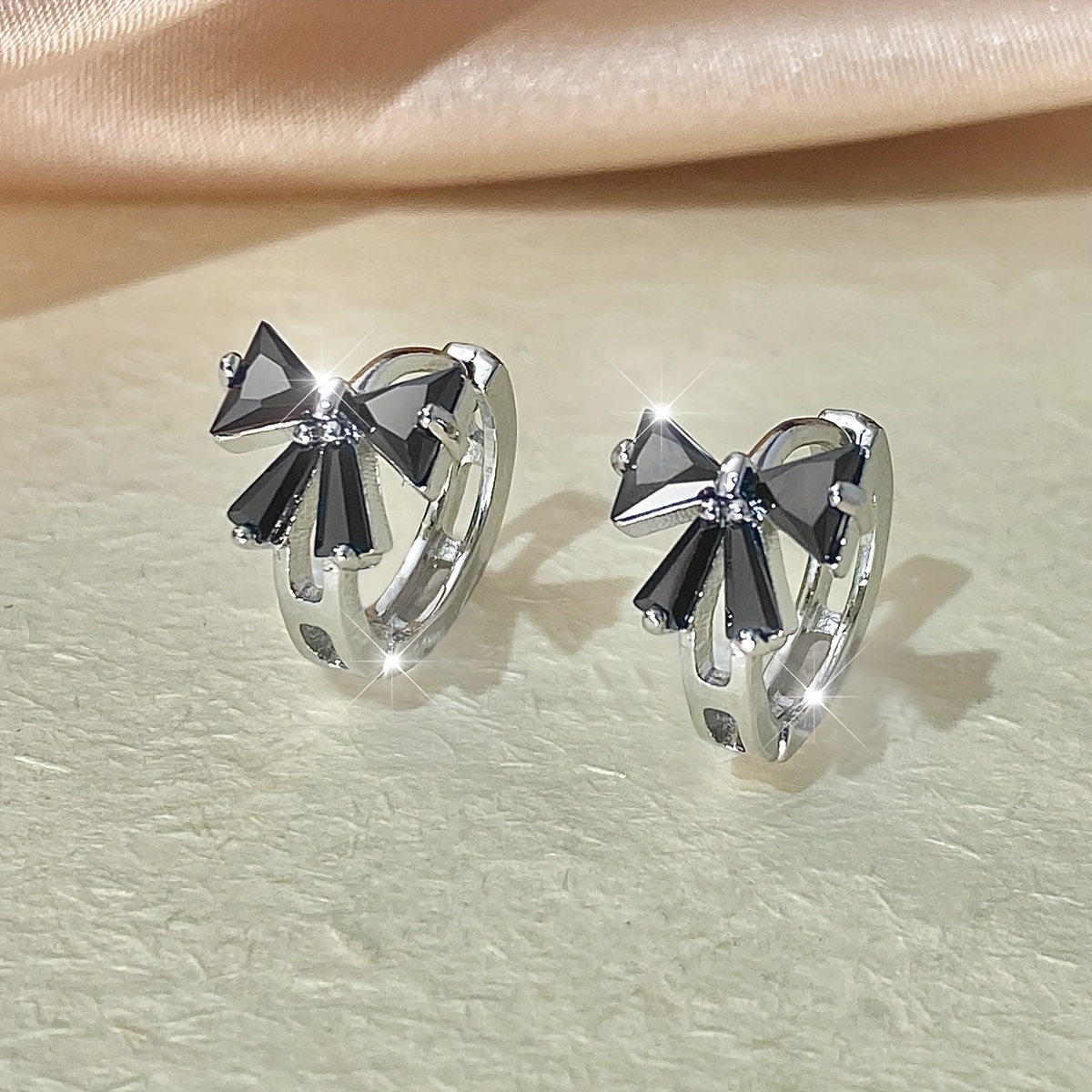 TEMU Boucles d'Oreilles Créoles Élégantes en Zirconia avec Nœud Noir pour Femmes - Chic & Polyvalentes, Parfaites pour Tenue Décontractée ou Cadeau