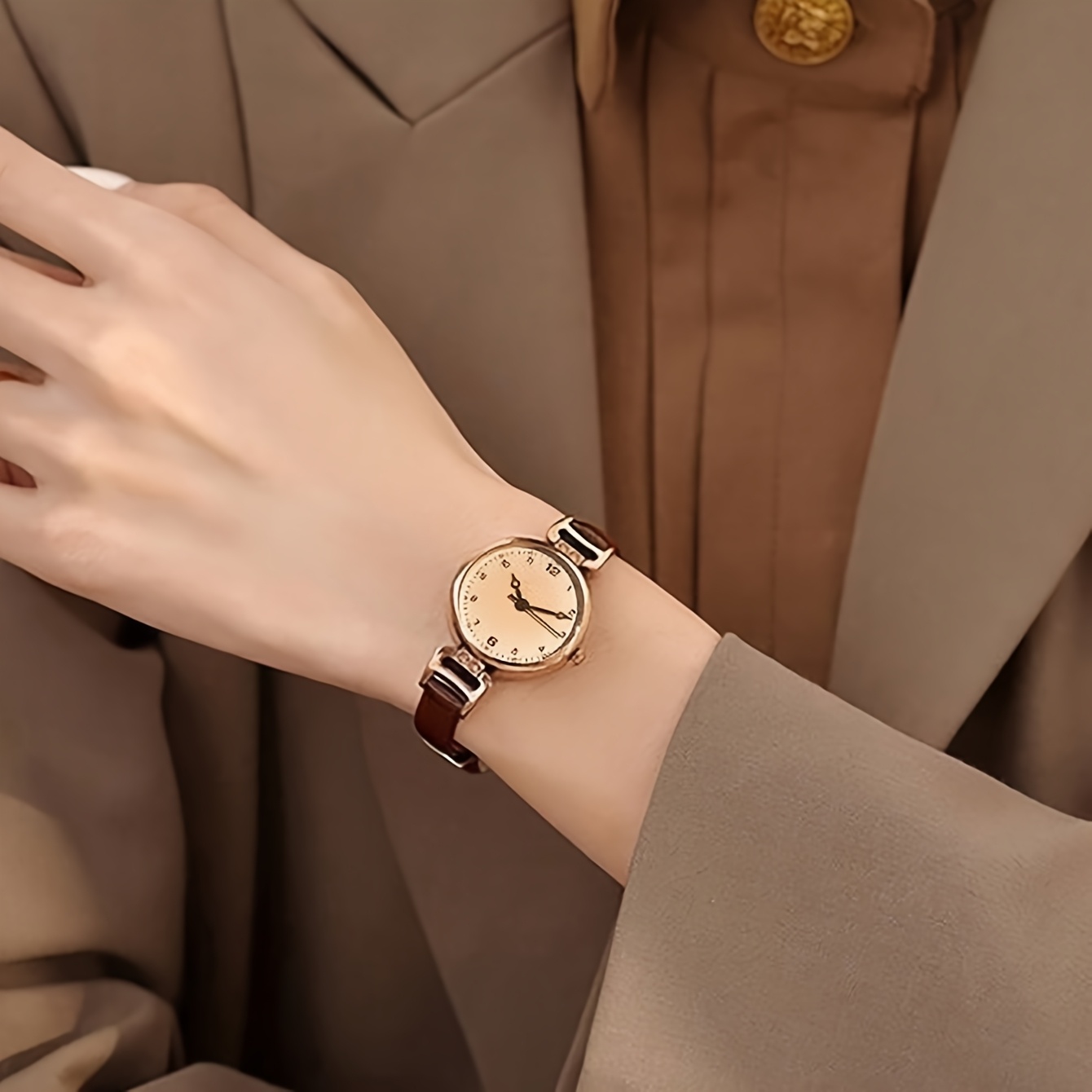 1pc Women's Faux Leather Band Round Dial Small Face Retro British Style Niche Luxury Quartz Watch, Suitable for Daily Wear