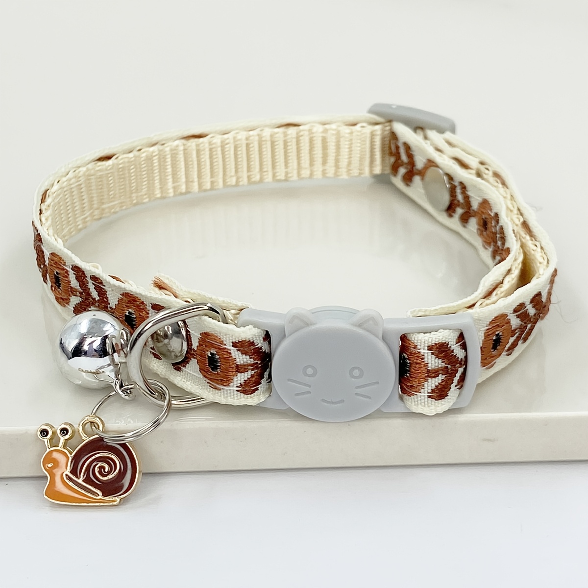 adjustable nylon pet collar with embroidered     bell charm   cats and small dogs Product details 8