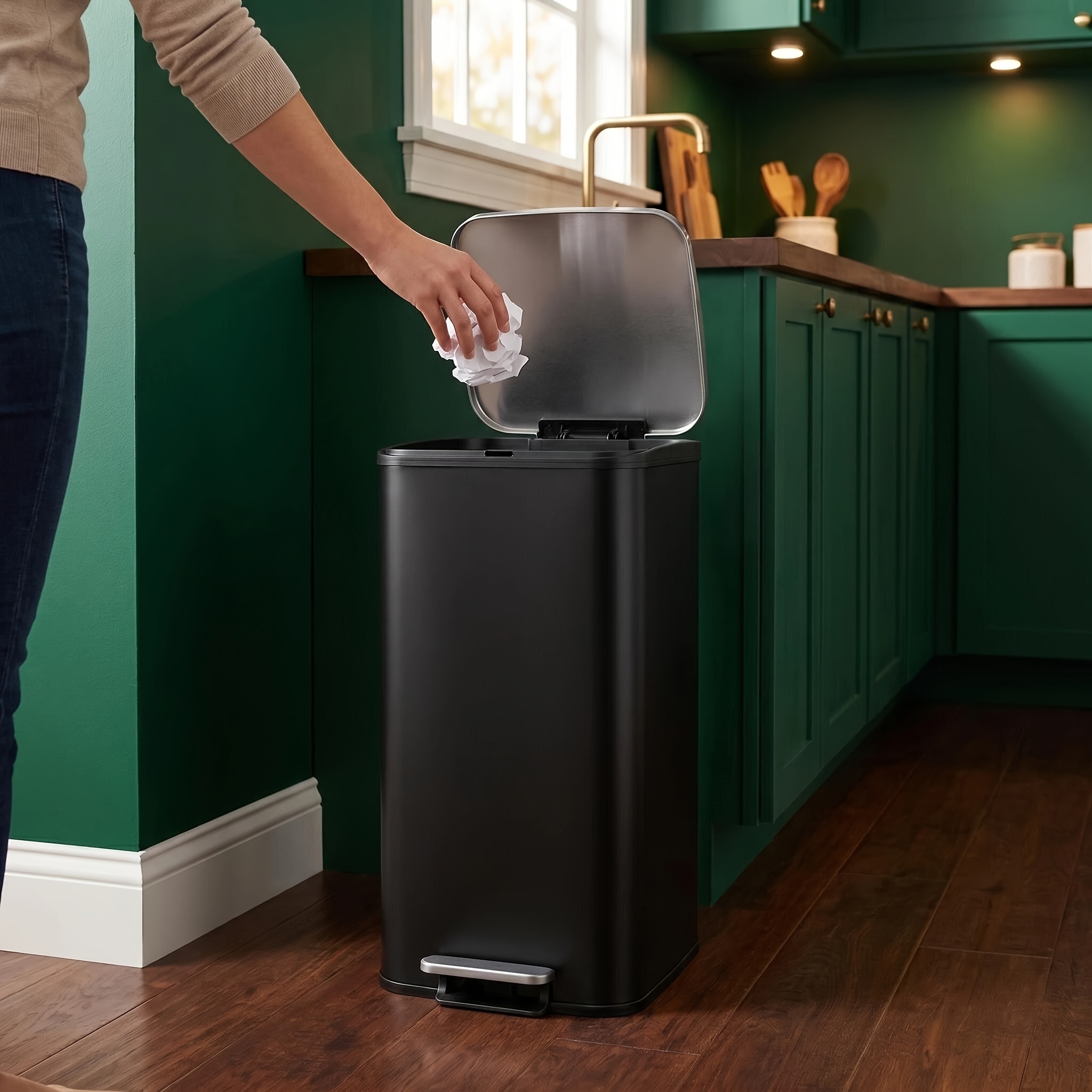 Kitchen Trash Can, 40 , With A Foot Pedal, Lid And Inner Bin, With 15 Trash Bags, Black/silvery