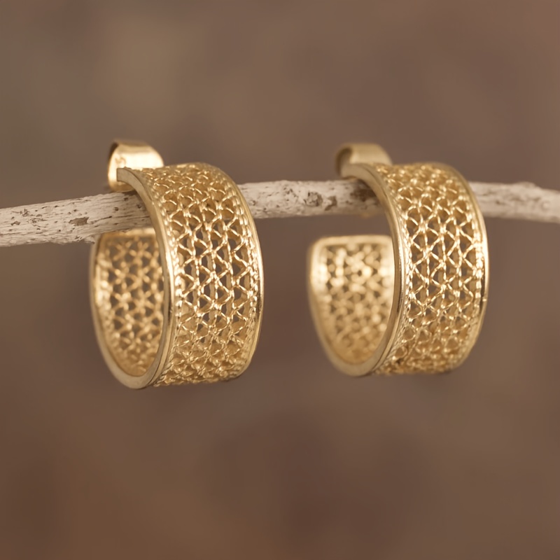 Women's Vintage Wide-Face Curved Stud Earrings