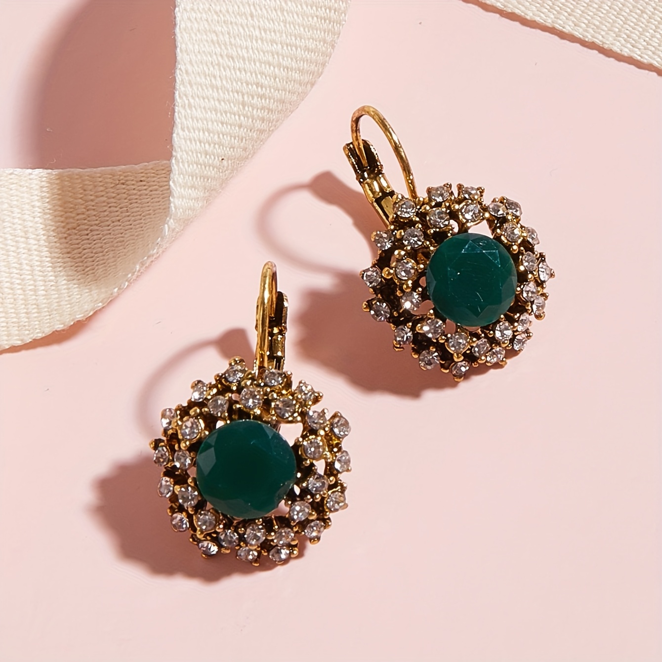 Fashionable, Exquisite, and High-end New Vintage Rhinestone Flower Earrings