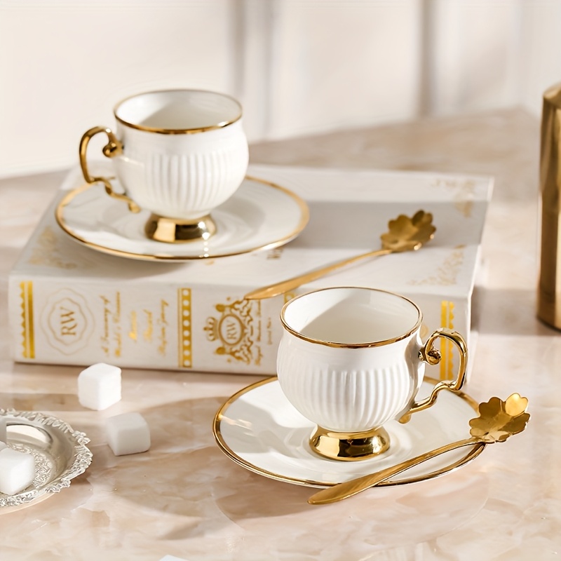 Luxuriöses Porzellan-Kaffee-Set im europäischen Stil mit goldenem Rand, 6 Tassen, 6 Untertassen, 6 oz; Amerikanische Kaffeetasse mit Untertasse, Blütentee-Tasse, 95 ml Kaffeetasse mit goldenem Rand