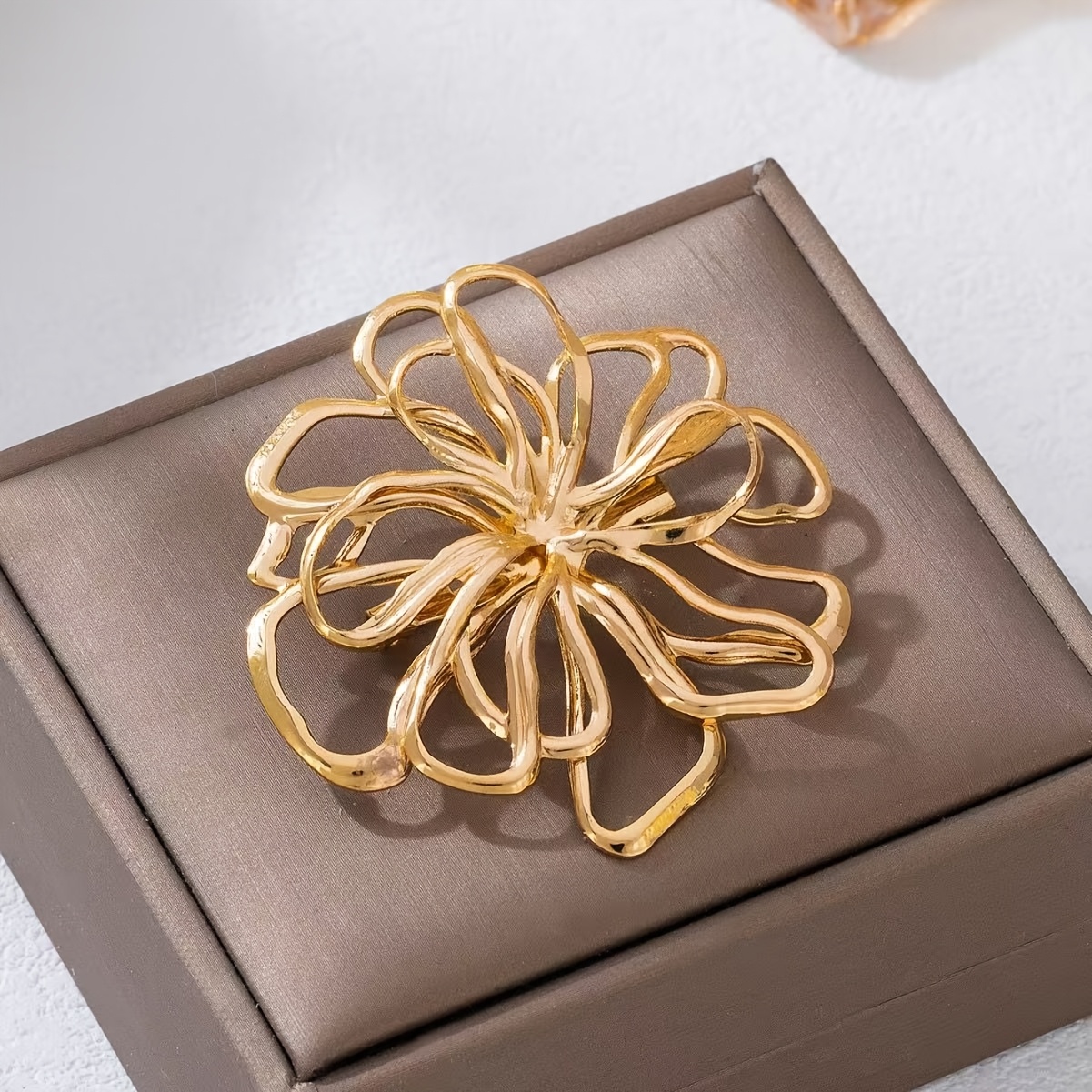 TEMU 1pc Classic Vintage Floral Metal Brooch, An Elegant And Versatile Accessory Designed Specifically For Women, Suitable For Daily Wear, Work,