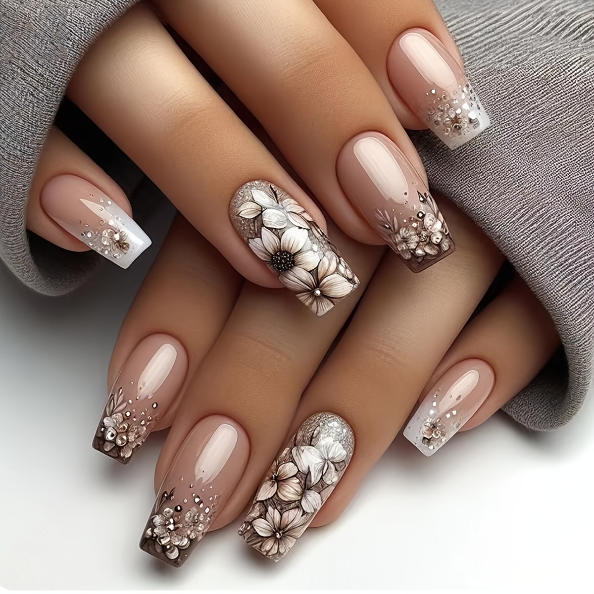 

24pcs Of Chinese Style Retro False Nails With Sparkle